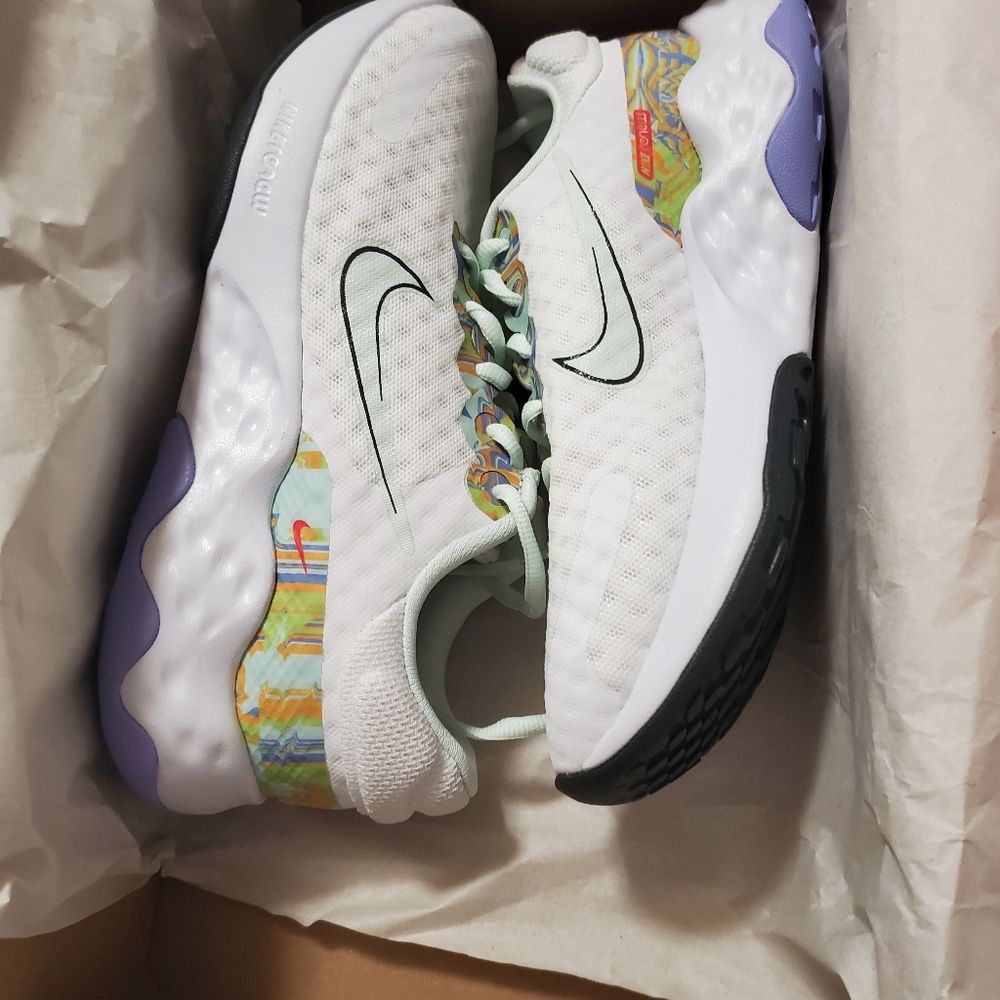 New in box women's Nike Renew Run 3 running shoes